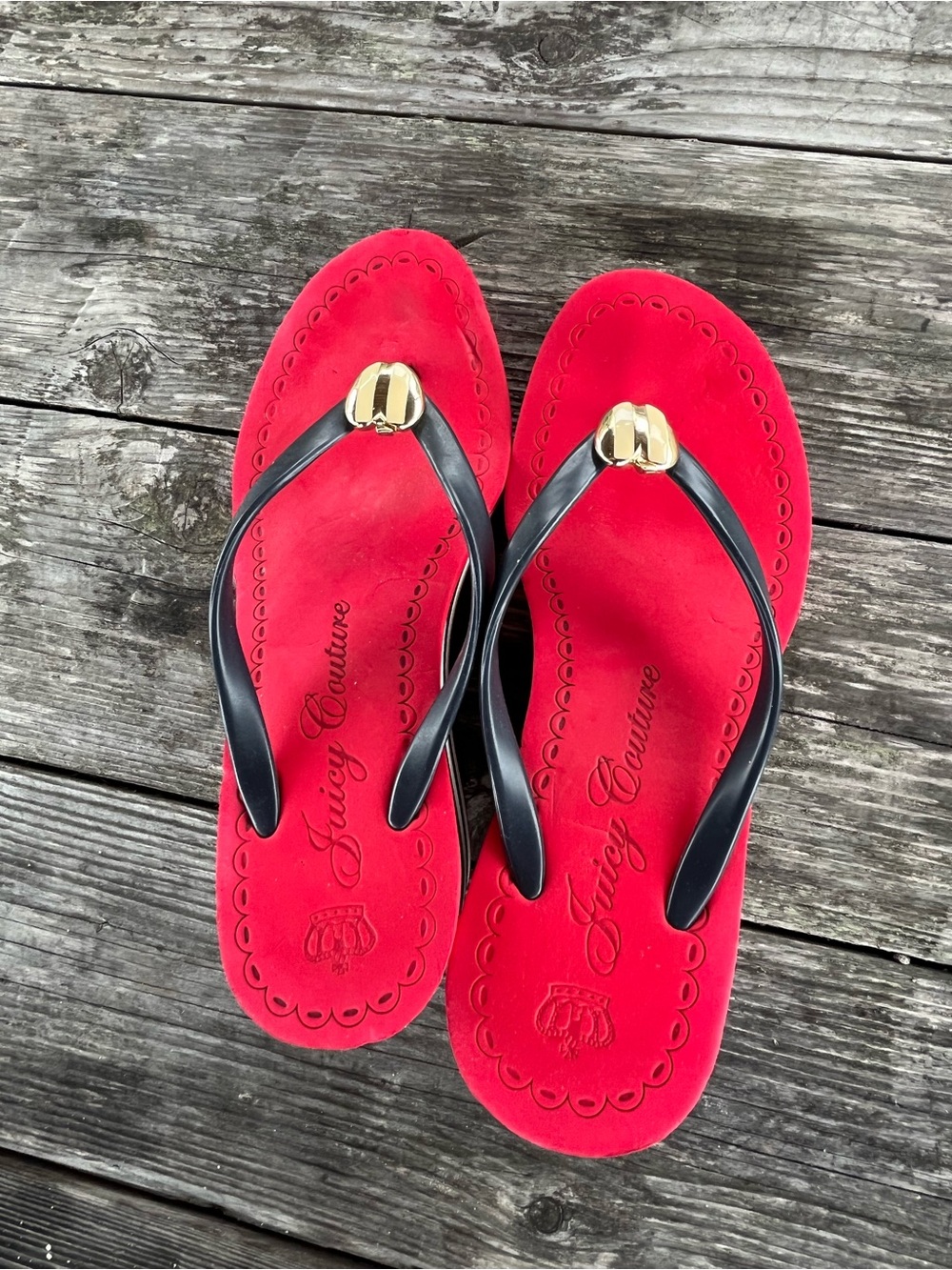 Juicy Couture Red Footbed Black Strap Flip Flop Sandals with Gold Accent sz 9 - Picture 5 of 7